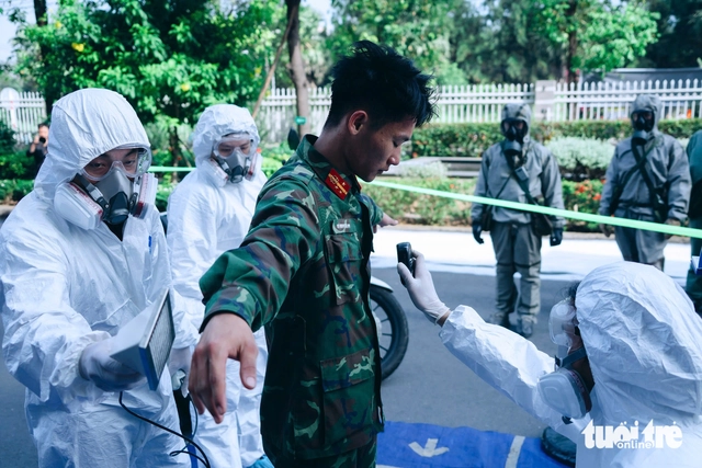Ho Chi Minh City holds drill simulating radiation incident after traffic accident - Ảnh 11.