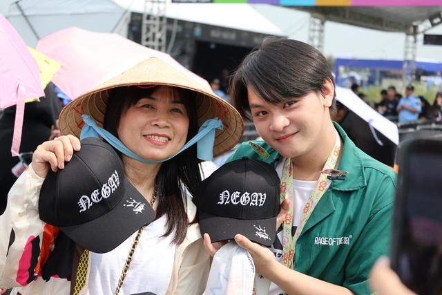 Người hâm mộ háo hức chờ đợi concert Anh trai say hi- Ảnh 7.