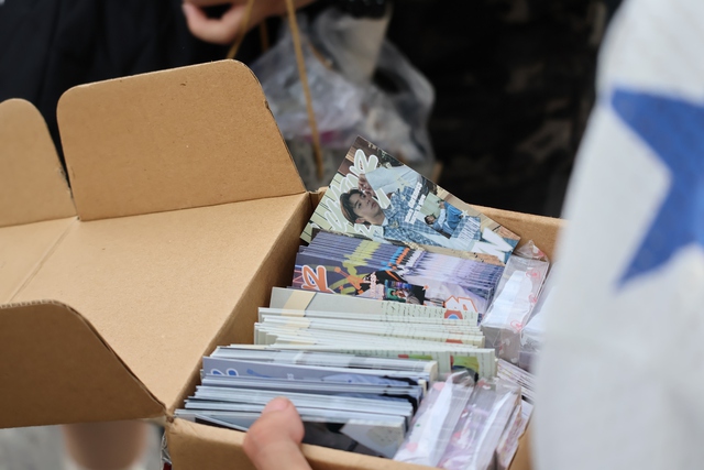 Người hâm mộ háo hức chờ đợi concert Anh trai say hi- Ảnh 6.