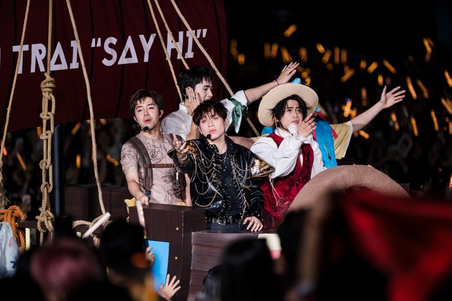 Không gian giáng sinh phủ kín concert Anh trai say hi  - Ảnh 5.