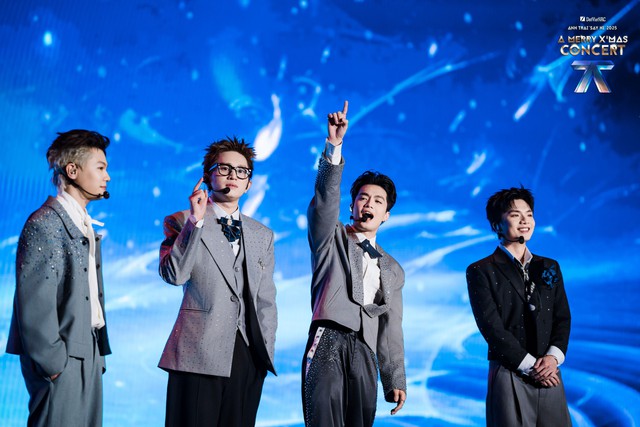 Không gian giáng sinh phủ kín concert Anh trai say hi  - Ảnh 2.