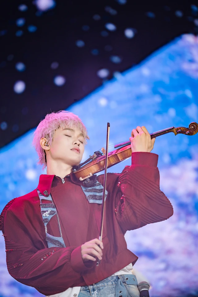 Không gian giáng sinh phủ kín concert Anh trai say hi  - Ảnh 9.