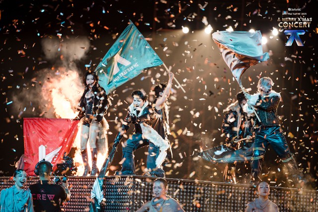 Không gian giáng sinh phủ kín concert Anh trai say hi  - Ảnh 7.