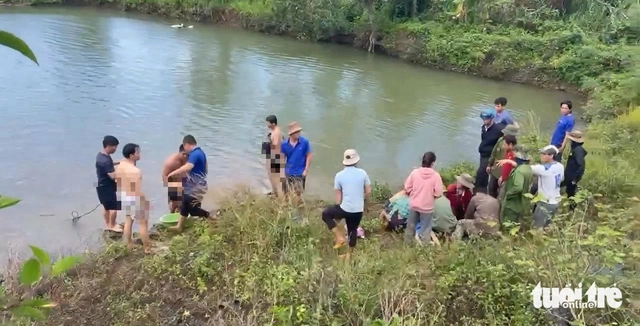 3 children drown while swimming in irrigation pond in Vietnam- Ảnh 1.