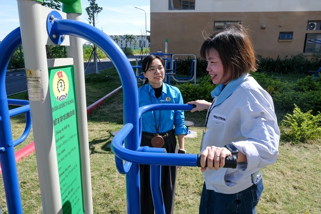 In Vietnam, foreign manufacturers invest in worker housing to secure labor- Ảnh 2.