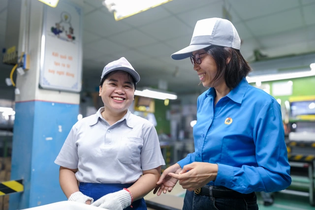 In Vietnam, foreign manufacturers invest in worker housing to secure labor- Ảnh 3.