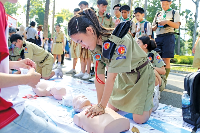 Nếu có người bị thương, tụi mình phải làm gì trước tiên? - Ảnh 1.
