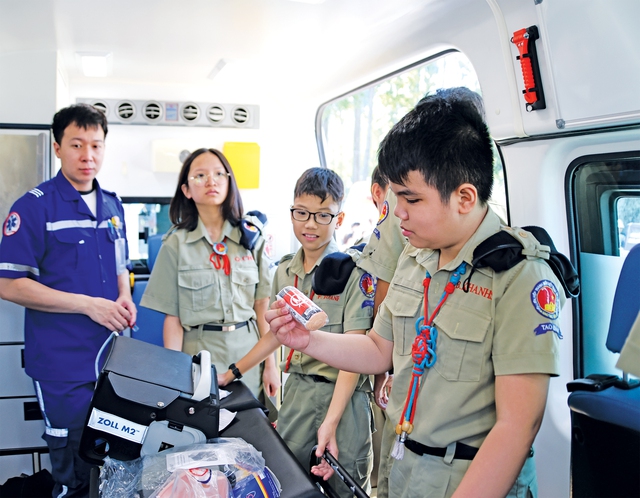 Nếu có người bị thương, tụi mình phải làm gì trước tiên? - Ảnh 4.