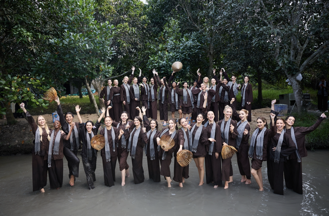 Miss Charm 2025 contestants embrace rural life in Vietnam’s Mekong Delta- Ảnh 1.