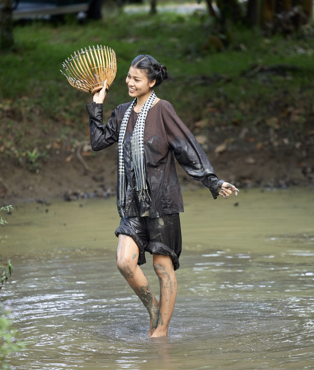 Miss Charm 2025 contestants embrace rural life in Vietnam’s Mekong Delta- Ảnh 2.