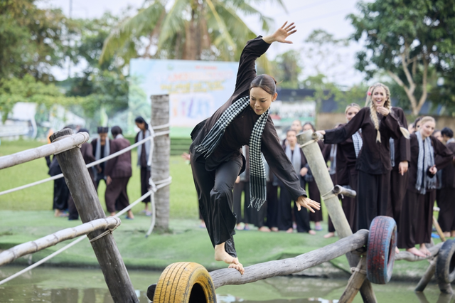 Miss Charm 2025 contestants embrace rural life in Vietnam’s Mekong Delta- Ảnh 3.