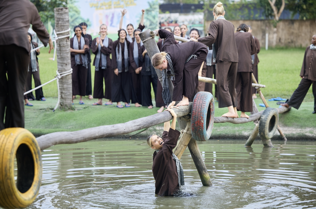 Miss Charm 2025 contestants embrace rural life in Vietnam’s Mekong Delta- Ảnh 4.
