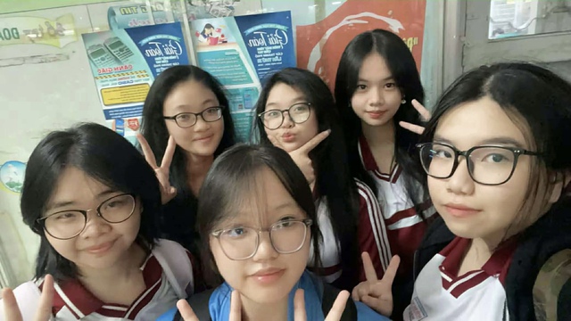 Học sinh Trường THPT Nguyễn Trung Trực 'xây' trường trong game Minecraft khiến ai nấy trầm trồ- Ảnh 7.