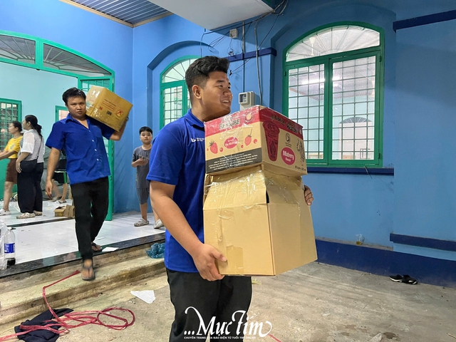 3 chuyến xe chở yêu thương đến học trò Khánh Hòa- Ảnh 4.