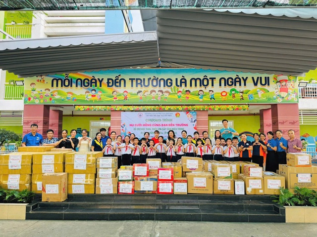 3 chuyến xe chở yêu thương đến học trò Khánh Hòa- Ảnh 1.