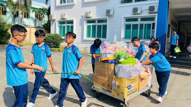 3 chuyến xe chở yêu thương đến học trò Khánh Hòa- Ảnh 6.