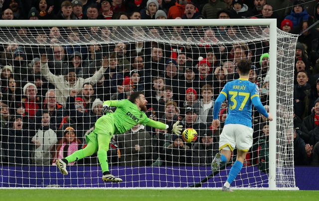 Man United bị đội cuối bảng Premier League cầm hoà - Ảnh 2.