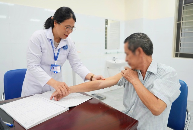 Nearly 10m pork tapeworm found parasitizing man in northern Vietnam - Ảnh 1.