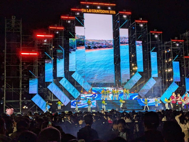 បរិយាកាស​ក្តៅ​ខ្លាំង​នៅ​ទីតាំង​តាំង​បង្ហាញ​កាំជ្រួច - រូបថត​ទី 2។