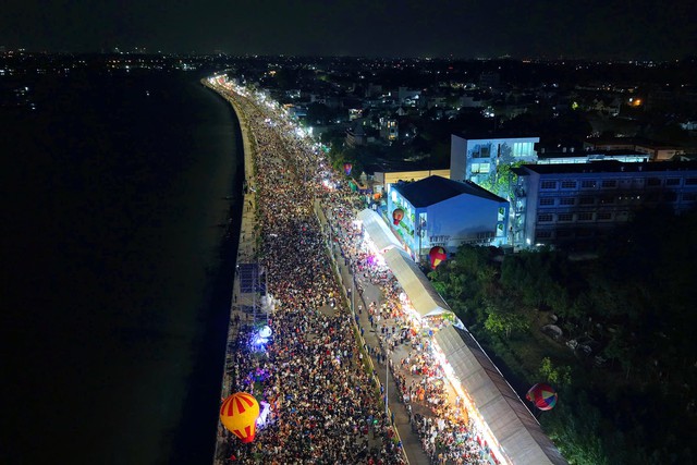 កាំជ្រួចដ៏អស្ចារ្យស្វាគមន៍ឆ្នាំថ្មី ២០២៦! - រូបថតទី ៣។