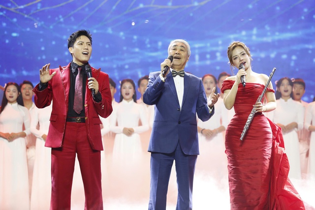 បរិយាកាស​មាន​ភាព​កក់ក្ដៅ​ខ្លាំង​នៅ​តាម​ទីតាំង​តាំង​ពិព័រណ៍​កាំជ្រួច - រូបថត​ទី 1។