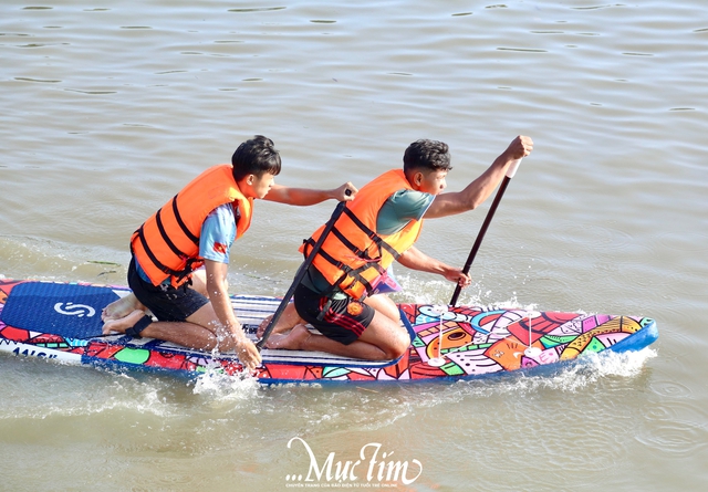 Hàng trăm vận động viên đua thuyền ván SUP tại TP Cần Thơ- Ảnh 1.