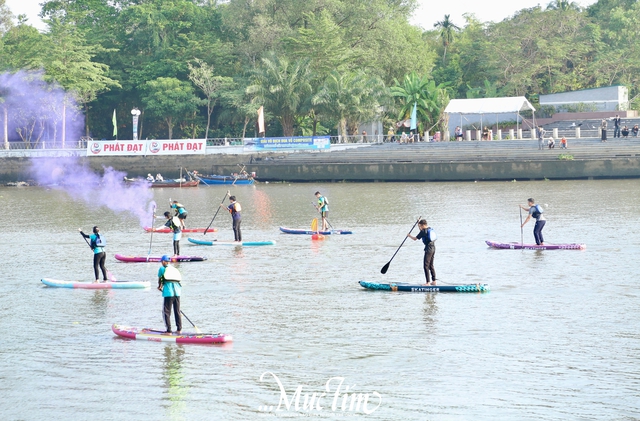 Hàng trăm vận động viên đua thuyền ván SUP tại TP Cần Thơ- Ảnh 8.