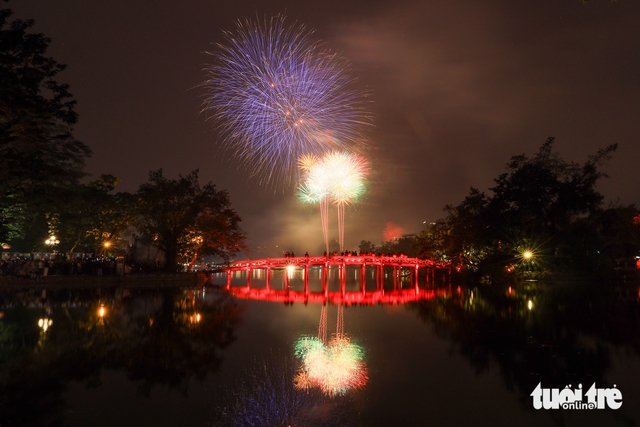 កាំជ្រួចដ៏អស្ចារ្យស្វាគមន៍ឆ្នាំថ្មី ២០២៦ - រូបថតទី ៤។