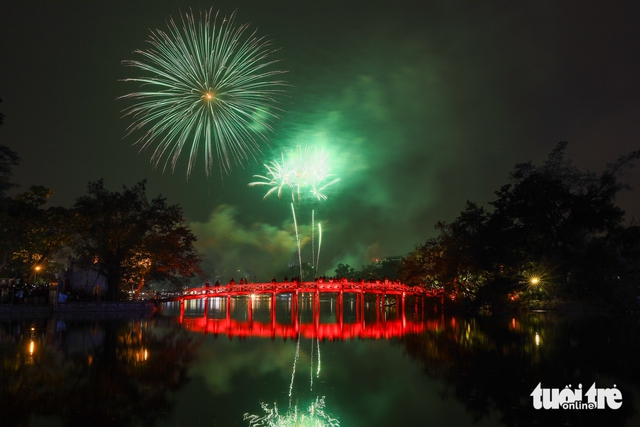 កាំជ្រួចដ៏អស្ចារ្យស្វាគមន៍ឆ្នាំថ្មី ២០២៦ - រូបថតទី ៥។