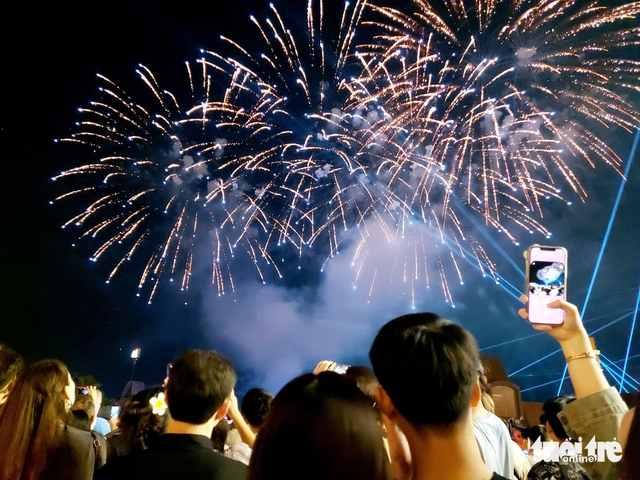 កាំជ្រួចដ៏អស្ចារ្យស្វាគមន៍ឆ្នាំថ្មី ២០២៦ - រូបថតទី ១១។