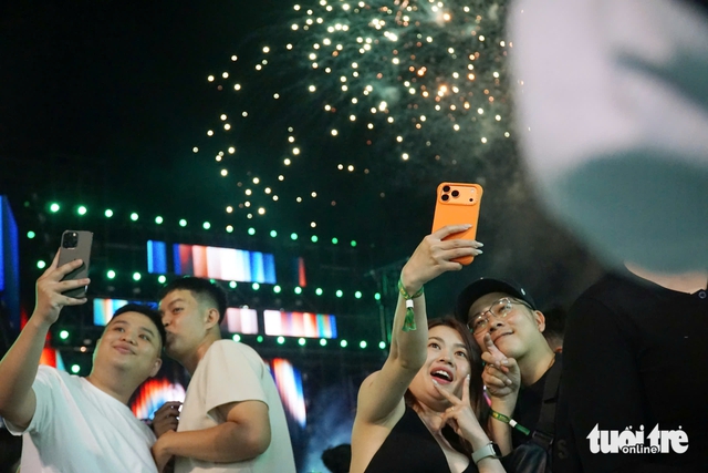 កាំជ្រួចដ៏អស្ចារ្យស្វាគមន៍ឆ្នាំថ្មី ២០២៦ - រូបថតទី ១៥។