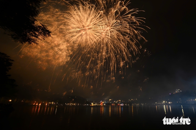 កាំជ្រួចដ៏អស្ចារ្យស្វាគមន៍ឆ្នាំថ្មី ២០២៦ - រូបថតទី ៣។