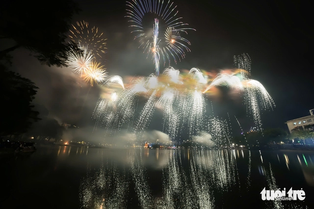 កាំជ្រួចដ៏អស្ចារ្យស្វាគមន៍ឆ្នាំថ្មី ២០២៦ - រូបថតទី ២។