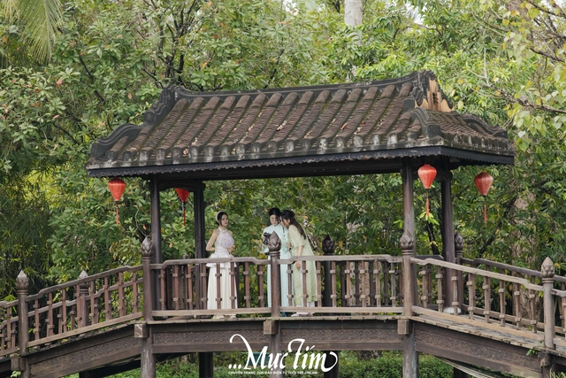 Giới trẻ rủ nhau chụp ảnh Tết sớm tại Bảo tàng Áo dài TP.HCM - Ảnh 4.