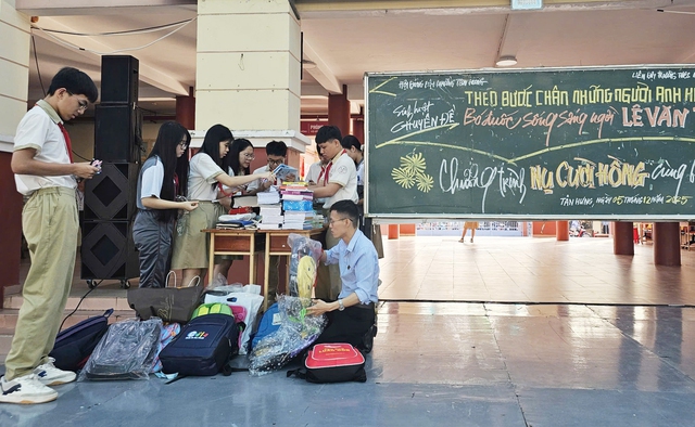 Cứu trợ bão lũ, Làng Đội thành phố cùng về đích - Ảnh 3.