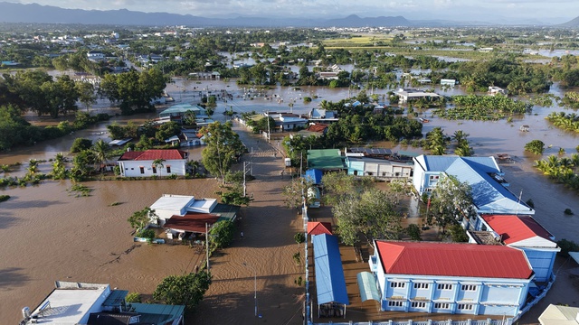 Severe flooding inundates 3,300 homes, leaves 1 dead in Vietnam's Lam Dong- Ảnh 2.