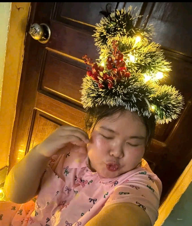 Mách bạn cách tạo kiểu tóc cây thông Giáng Sinh siêu hot năm nay- Ảnh 3.