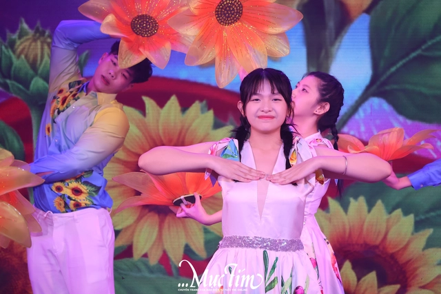 'Giới hạn là bầu trời': Chương trình nghệ thuật tôn vinh tài năng của thanh thiếu nhi khuyết tật- Ảnh 2. 'Giới hạn là bầu trời': Chương trình nghệ thuật tôn vinh tài năng của thanh thiếu nhi khuyết tật- Ảnh 2.