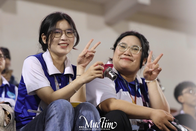 HLV Park Hang Seo 'tái xuất' sân cỏ, cùng dàn tuyển thủ Việt Nam lan tỏa yêu thương- Ảnh 11.