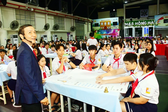 Học trò Trường THCS - THPT Hồng Hà hào hứng trải nghiệm đờn ca tài tử- Ảnh 3.