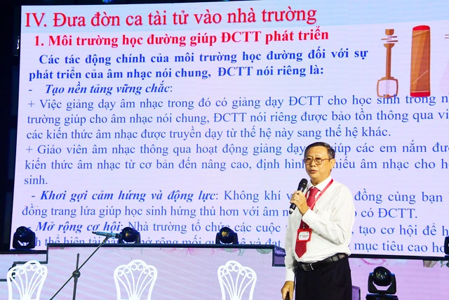 Học trò Trường THCS - THPT Hồng Hà hào hứng trải nghiệm đờn ca tài tử- Ảnh 5.