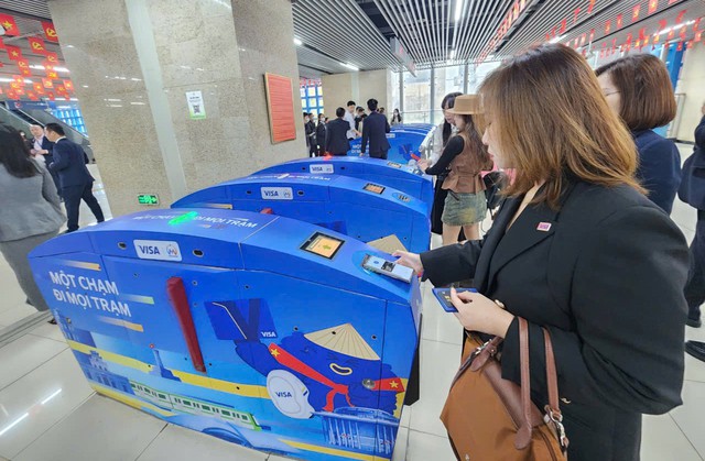Hanoi Metro introduces automated fare collection system on Cat Linh – Ha Dong line - Ảnh 1.