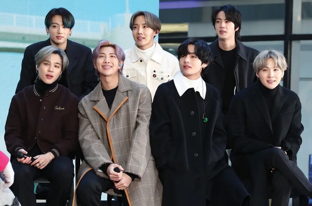 Trưởng nhóm BTS tiết lộ từng cân nhắc tan rã trên livestream- Ảnh 2. Trưởng nhóm BTS tiết lộ từng cân nhắc tan rã trên livestream- Ảnh 2.