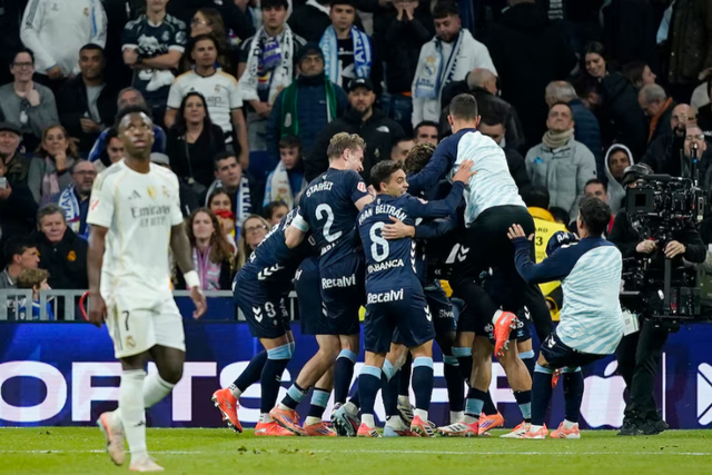 Chơi thiếu người, Real Madrid thua sốc Celta Vigo trên sân nhà tại La Liga- Ảnh 1.