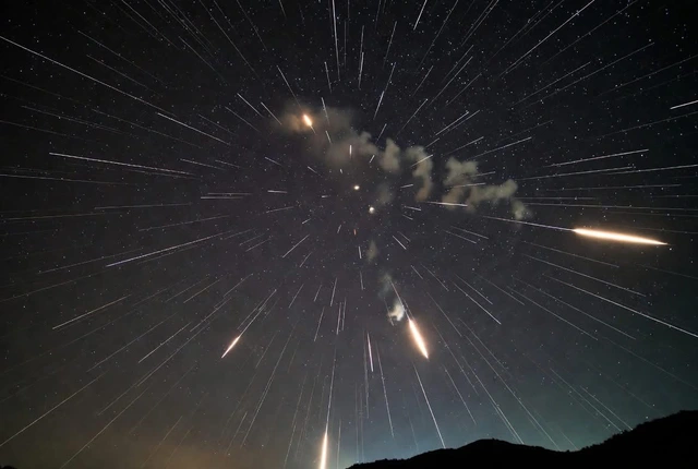 Tháng 12 có mưa sao băng lớn nhất năm 2025: Việt Nam có xem được không?  - Ảnh 1.