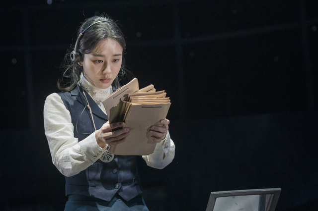 4 sự thật thú vị về đóa hoa nở muộn của Dynamite kiss - Ảnh 2.