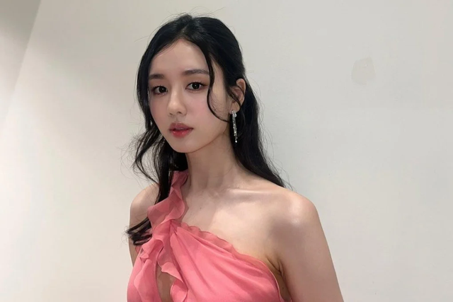 4 sự thật thú vị về đóa hoa nở muộn của Dynamite kiss - Ảnh 1.