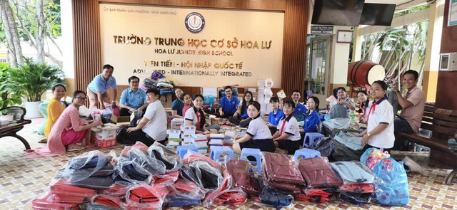 Thầy trò Trường THCS Hoa Lư gửi quà đến bạn bè Khánh Hòa- Ảnh 1. Thầy trò Trường THCS Hoa Lư gửi quà đến bạn bè Khánh Hòa- Ảnh 1.