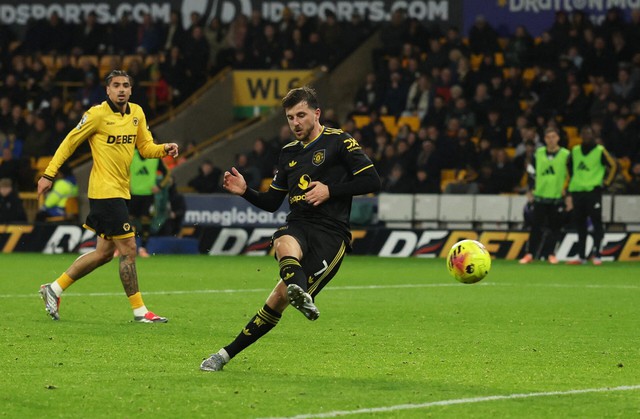 Fernandes double helps Man United to 4-1 win as Wolves' misery continues - Ảnh 2.