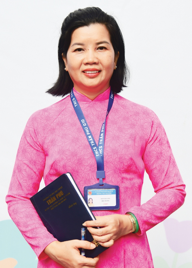 Học trò Trường THCS Trần Phú trải nghiệm một ngày làm giáo viên - Ảnh 2.